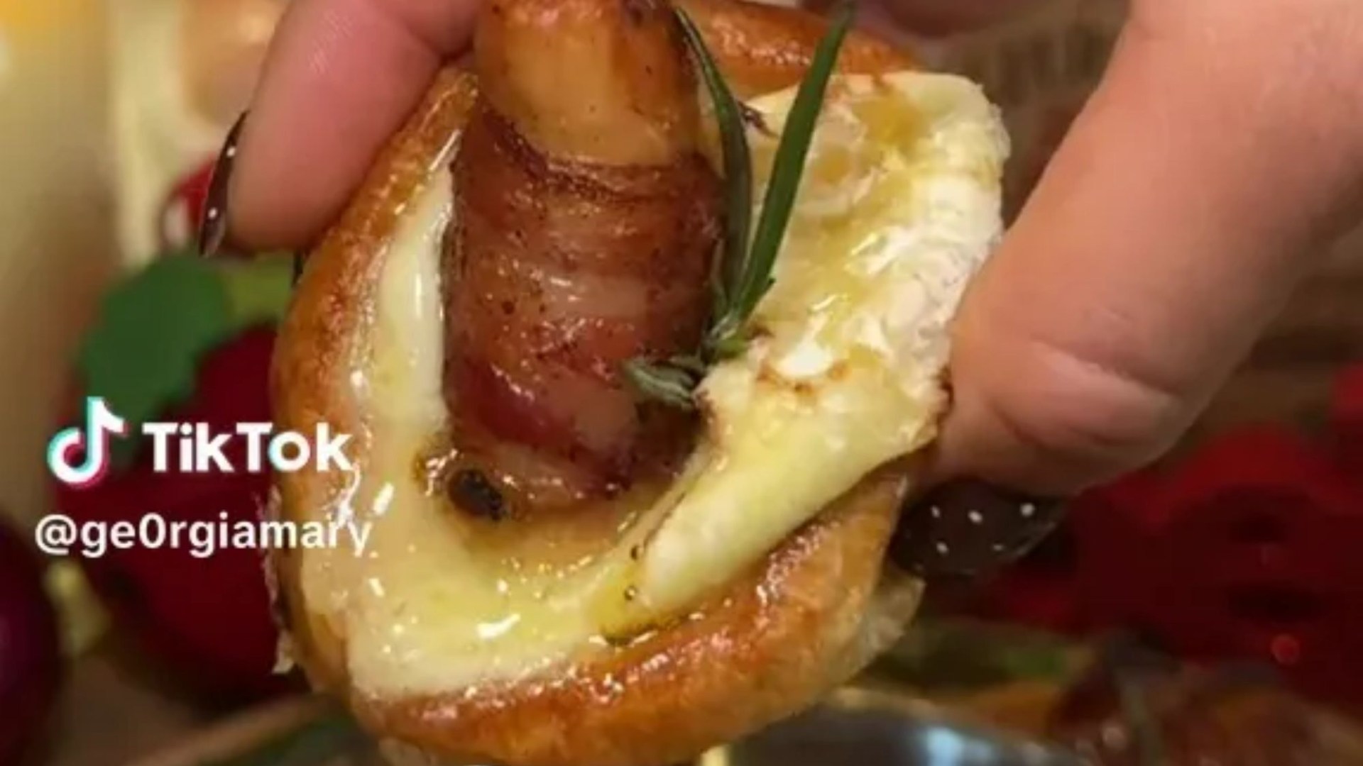 ‘The best thing I’ve ever seen’ people scream as woman shares the perfect way to use your Christmas dinner leftovers