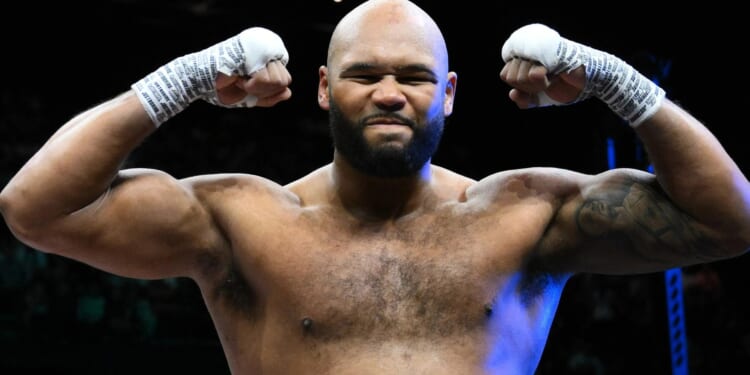 Who is Frazer Clarke and what is his boxing record?