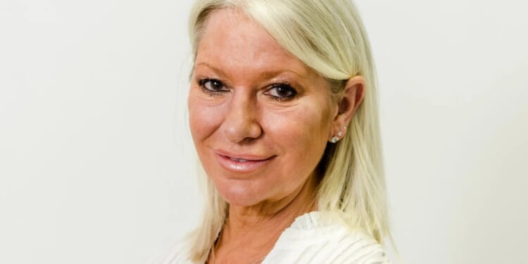 Alex Best looks ten years younger after one key change… can you guess what it is?