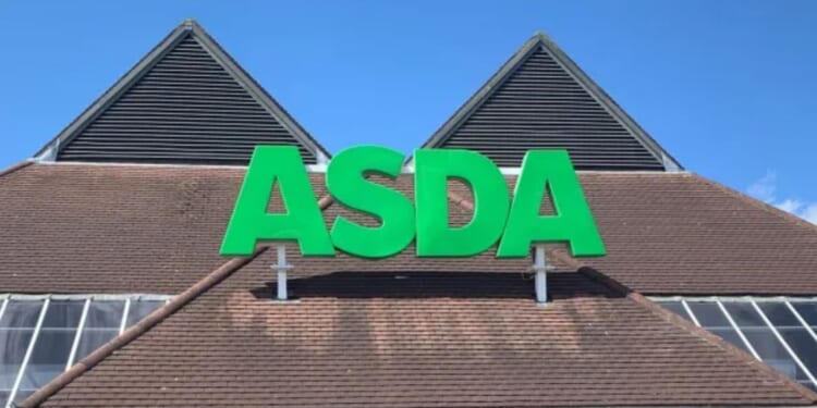 Asda is treating customers to a £5 Christmas bonus