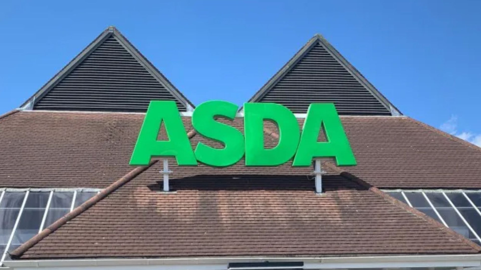 Asda is treating customers to a £5 Christmas bonus