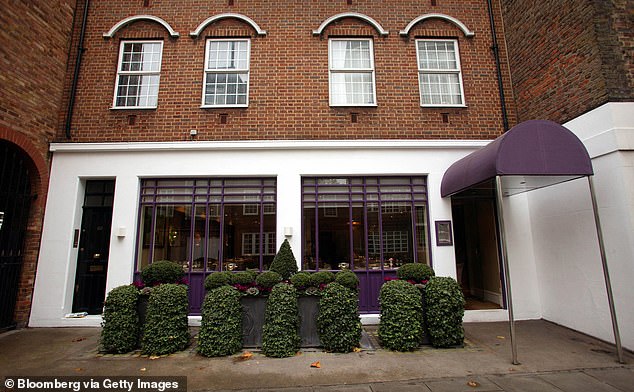 The signature restaurant of the celebrity chef Gordon Ramsay, this spot is located in Chelsea, London