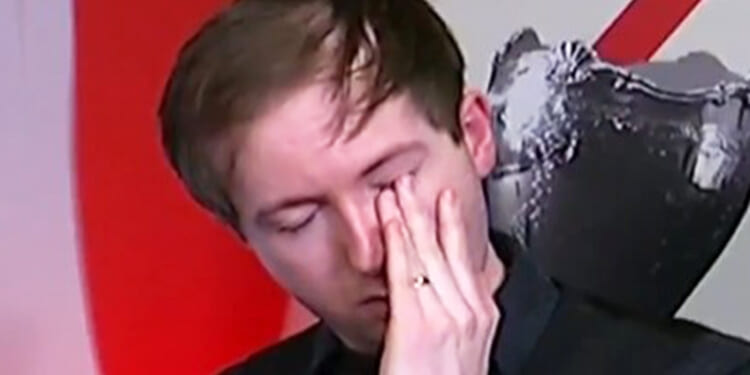 Snooker star breaks down in tears as he dedicates incredible win over Stuart Bingham to his late dad