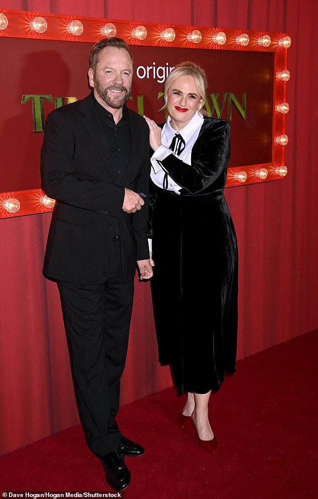 The actress and comedian added a pop of colour to the ensemble with red stilettos and a swipe of red lipstick as she posed with Kiefer