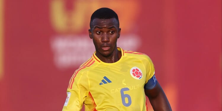 Man Utd's latest signing, 17, to jet into UK in coming days to complete transfer as fans say 'can we get him sooner?'