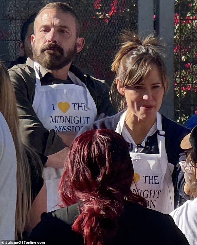 Last Thanksgiving, Affleck and Garner put on a cozy display while volunteering at The Midnight Mission's annual charity lunch on Los Angeles' Skid Row