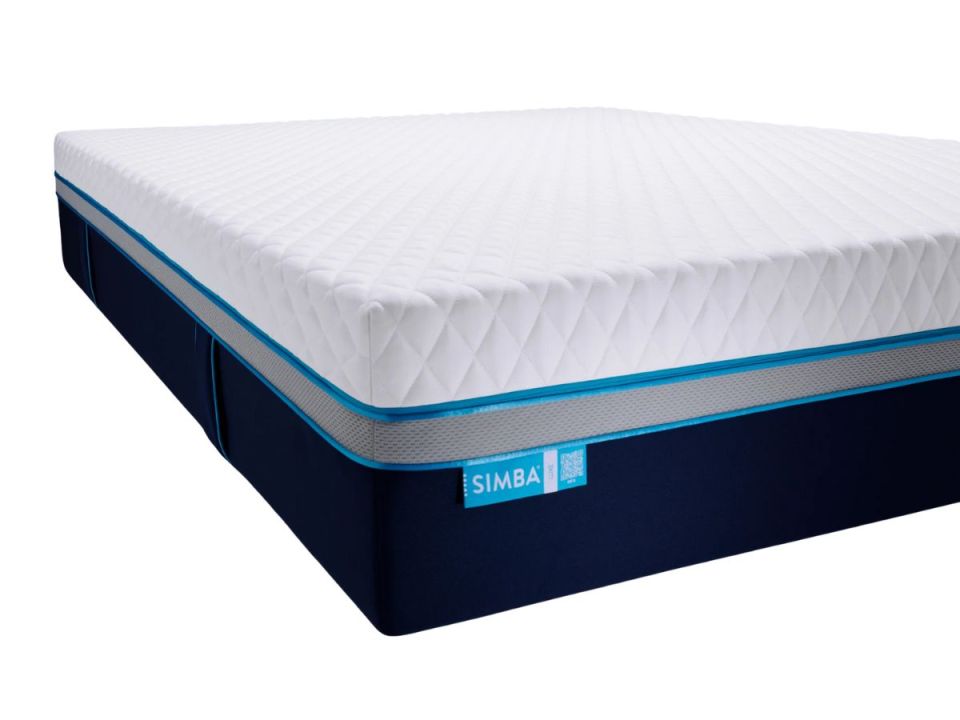 Simba mattress with a white quilted top, blue sides, and a visible Simba tag.