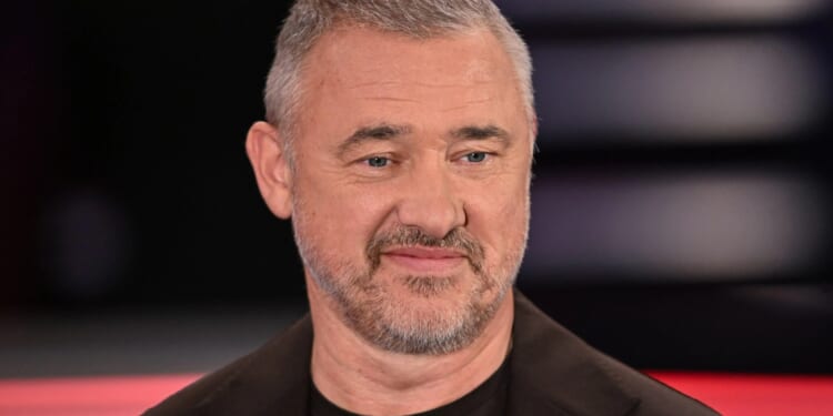 'It's scandalous' - Stephen Hendry fears former world snooker champion will never get back to his best