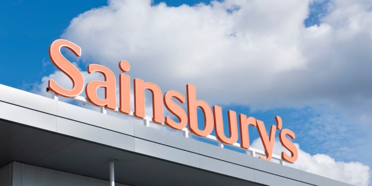'Tu have done it again,' shoppers dash to Sainsbury's for knit that can be worn two ways