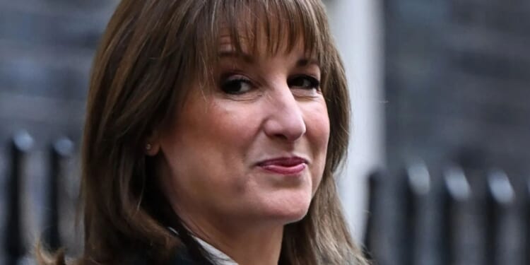 Furious pub chiefs accuse Rachel Reeves of favouring Amazon over boozers after business rates relief axed