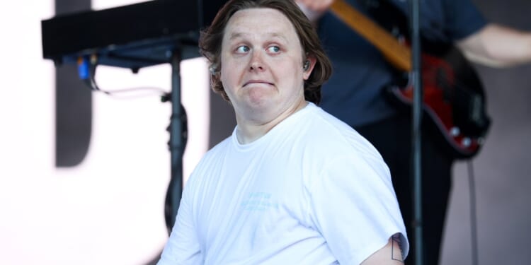 School children rename road gritter after pop star Lewis Capaldi