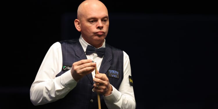 Snooker star Stuart Bingham forced to buy new wardrobe after losing three and a half stone in huge body transformation