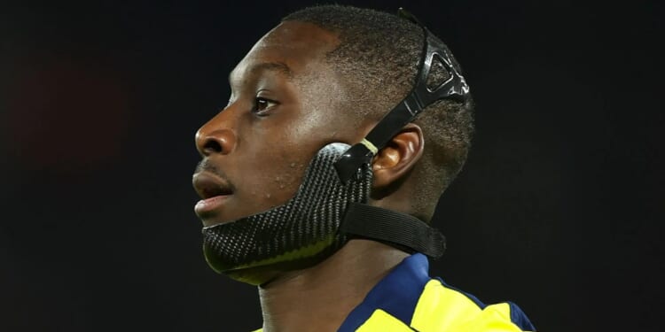 What is Tottenham forward Kolo Muani wearing on his face against Fulham?