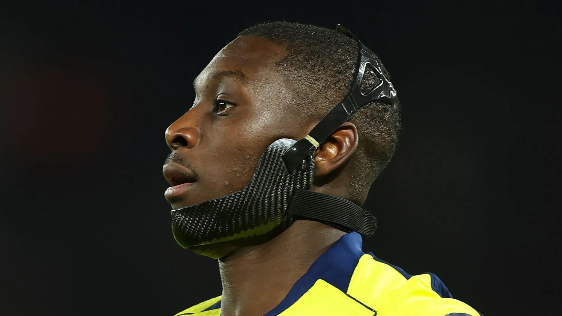 What is Tottenham forward Kolo Muani wearing on his face against Fulham?