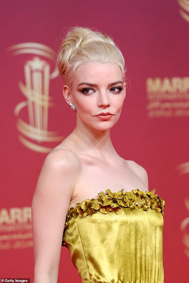 Her dress clung to her tiny frame, highlighting her sensational figure and featured an intricate floral design across her chest