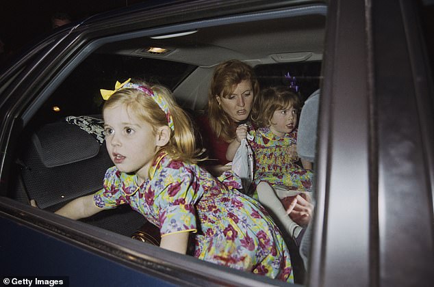 Sarah seemed to be struggling with both girls in the car when they were outside Planet Hollywood