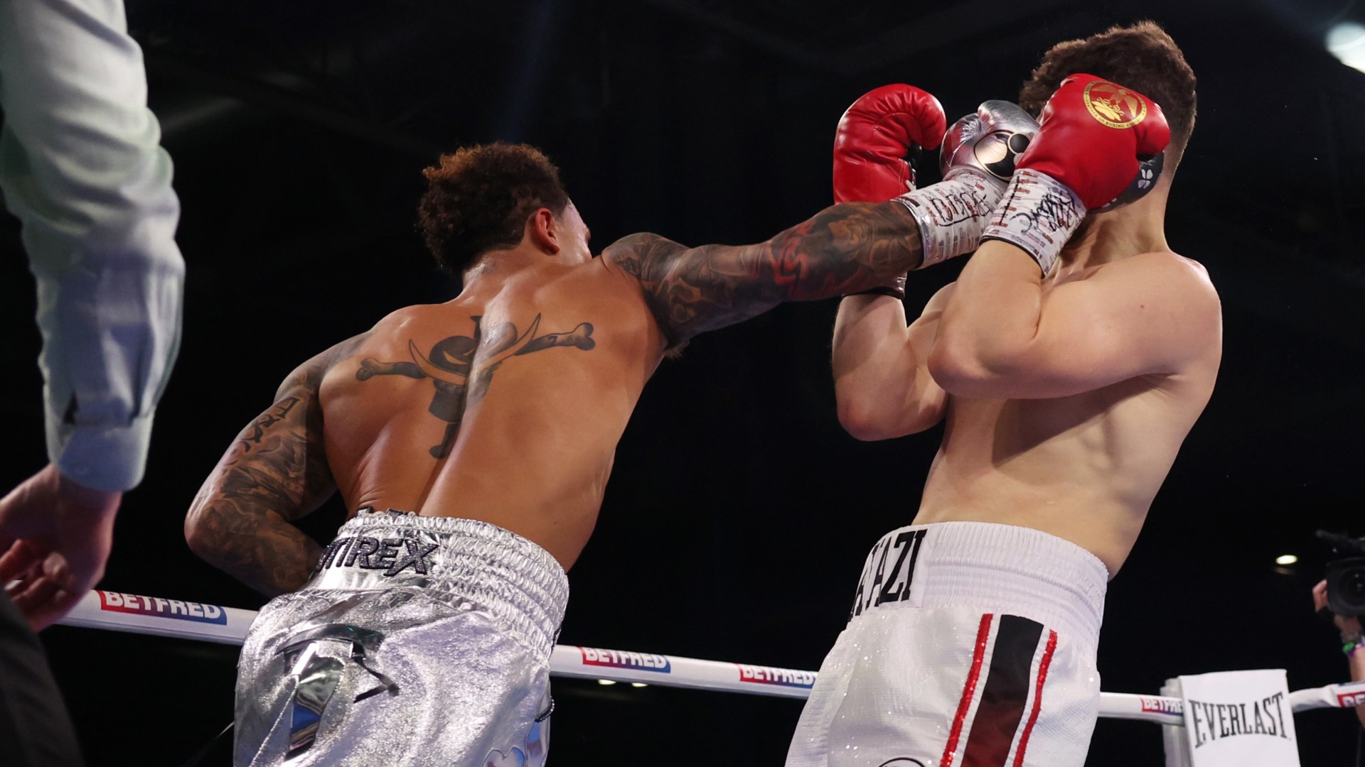 Benjamin Gavazi needs oxygen in ring after sickening Ben Whittaker KO in first round of light-heavyweight showdown