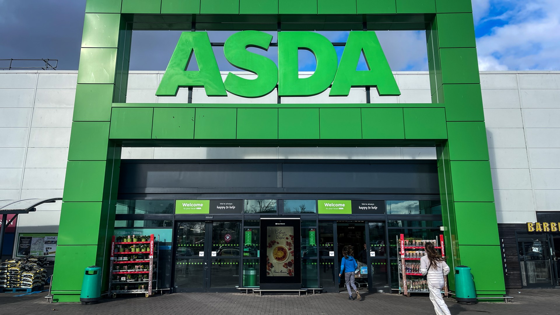 Mums are racing to ASDA to bag play kitchens that are scanning for better than half price, but you’ll need to be quick