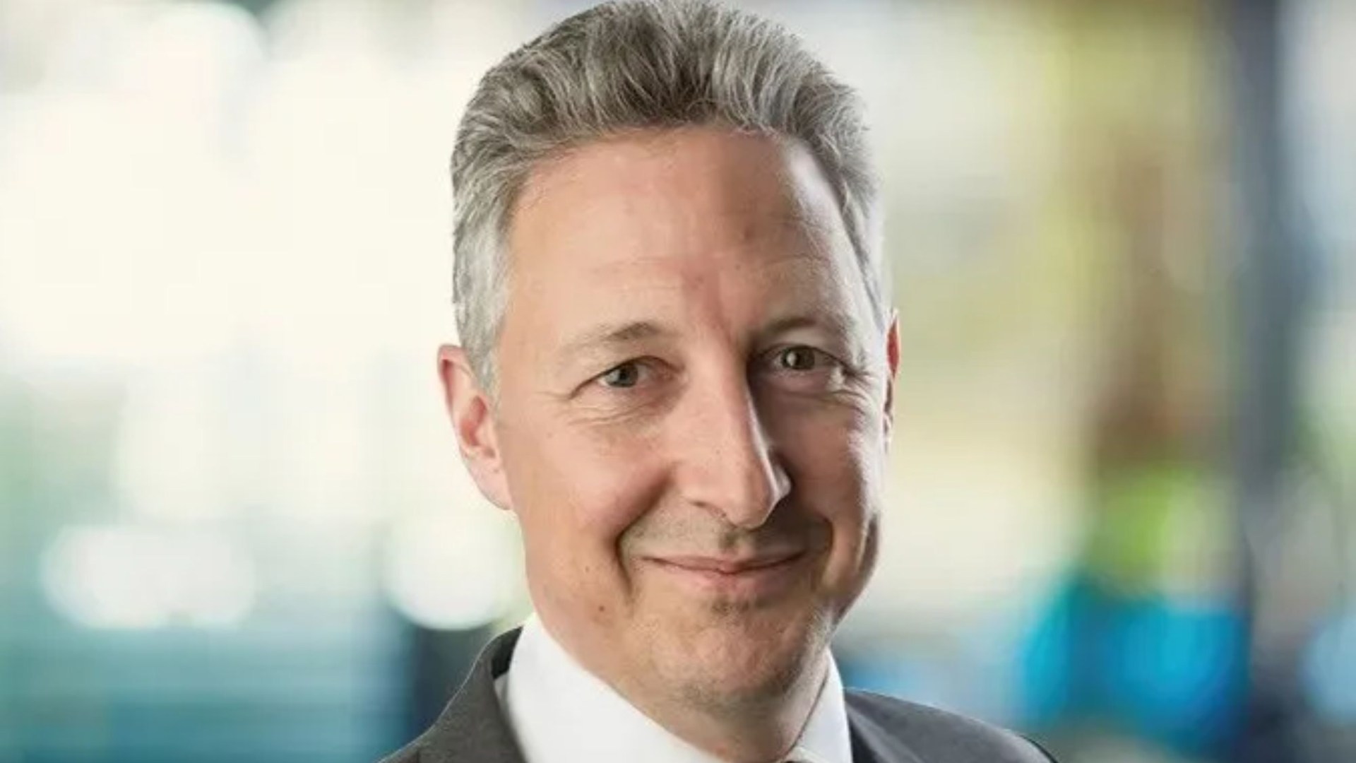 City high-flier SUES architect and builder for £3.5m after newly built home 'wrecked his marriage'