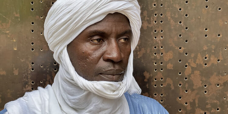 As jihadis advance in Mali, community radio stations broadcast hope