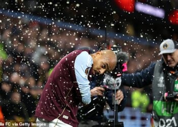 Aston Villa star Donyell Malen was cut on the head by a projectile launched by the BSC Young Boys crowd