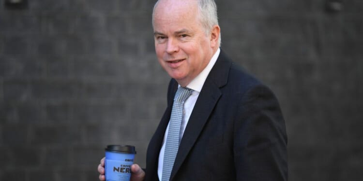 Auntie in the dock | Robert Hutton