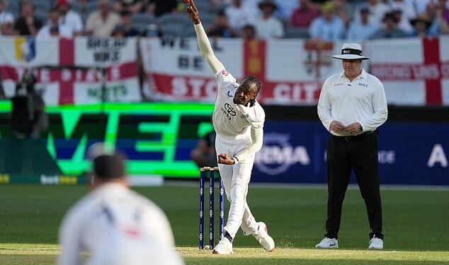 Cricket - The Ashes - Australia v England - First Test - Perth Stadium, Perth, Australia - November 21, 2025 England's Jofra Archer in action REUTERS/Asanka Brendon Ratnayake