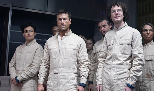 Glen Powell plays Ben Richards, a construction worker repeatedly fired for insubordination and ¿subversive¿ union activities, whose raging sense of injustice builds as he fails to find the job he needs to provide for his wife, a nightclub hostess, and their sick daughter