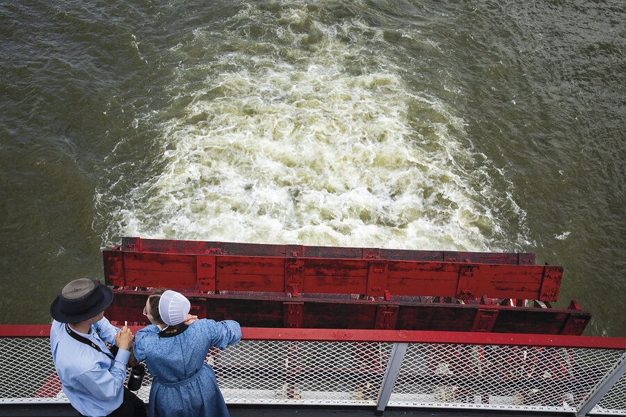 Belle of Louisville paddles on, with nostalgia at the helm