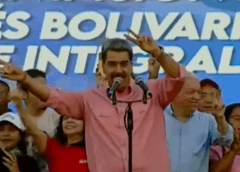 Bizarre moment Venezuelan tyrant belts out John Lennon hit ‘Imagine’ in peace message to Trump amid fears of war with US