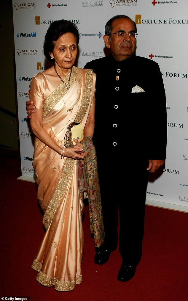 Like his brothers, Gopichand was a teetotal vegetarian. He married his wife Sunita Gurnani in 1963 and they had two sons, Sanjay and Dheeraj, and a daughter, Rita