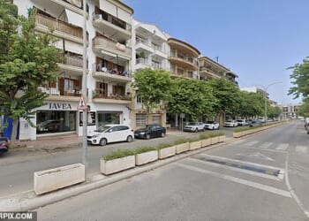 Police are investigating the death of a British man found dead in a Costa Blanca holiday resort. The 50-year-old’s body was discovered between two parked cars in the town of Javea north of Benidorm. Pictured: The street where body was found