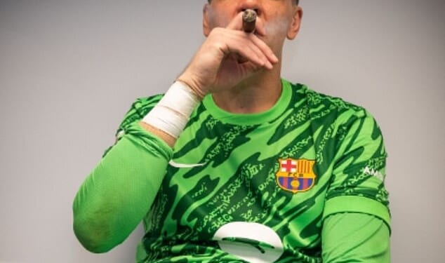 Chain-smoking Wojciech Szczesny claims he broke Barcelona's body fat record and played last year for 'free'