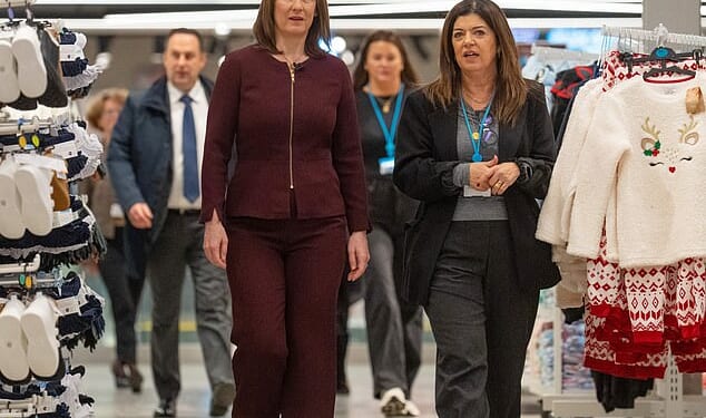 Rachel Reeves announced the increase in the minimum wage at Primark in central London