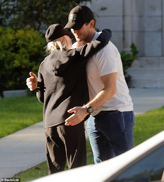 The pair were spotted sharing a warm hug at a charity event at St. Monica¿s Catholic Church in Los Angeles , both dressed casually in sweats and baseball caps