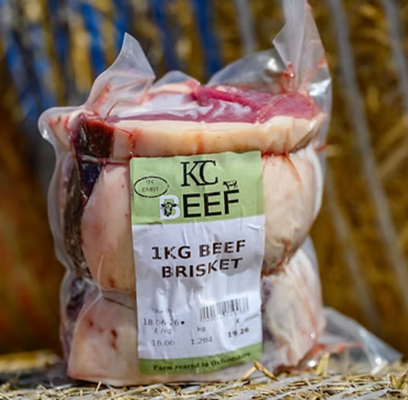 Vacuum-sealed 1kg beef brisket from KC Beef, farm-reared in Oxfordshire.