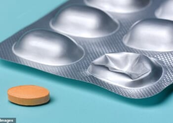 Cholesterol-lowering medication statins appear to protect brain function in breast and lymphoma cancer patients for up to two years after their treatment.