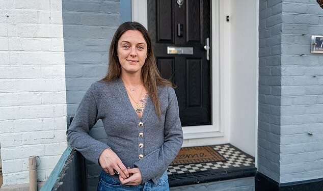 Dayna Rowe, a mother-of-two who lives on an adjacent road to the school, says she was forced to pay a fine after moving in in May and not knowing about the restrictions