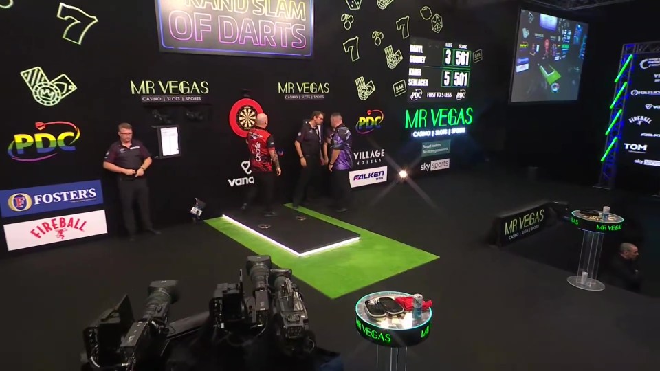 Daryl Gurney confronting the referee after his Grand Slam of Darts defeat to Karel Sedlacek.