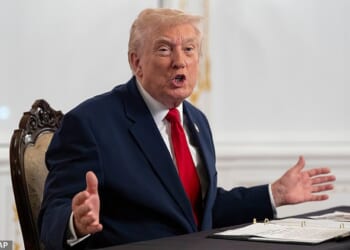 Donald Trump reportedly spoke to Venezuelan leader Nicolás Maduro last week on the phone as military tensions rose between the two countries