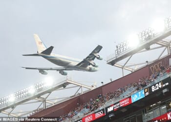 Air Force One flew low over Northwest Stadium in the first quarter of Commanders vs Lions