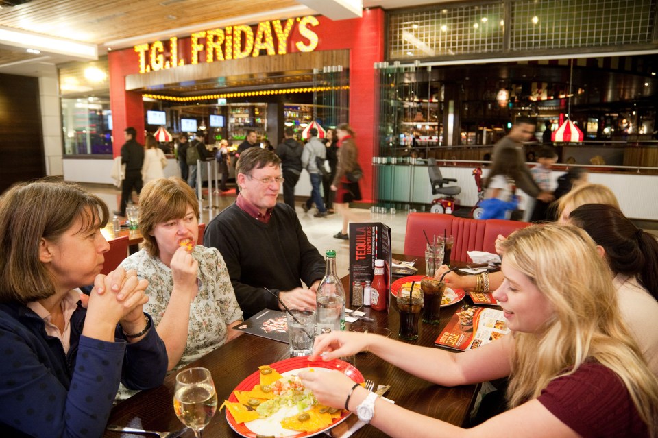 Family eating at a TGI Fridays restaurant.
