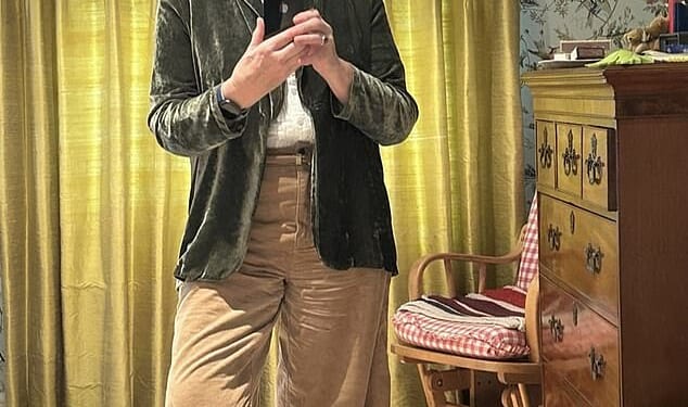 Fern Britton, 68, looked effortlessly chic as she continued to show off her five stone weight loss in a stylish Instagram snap on Saturday