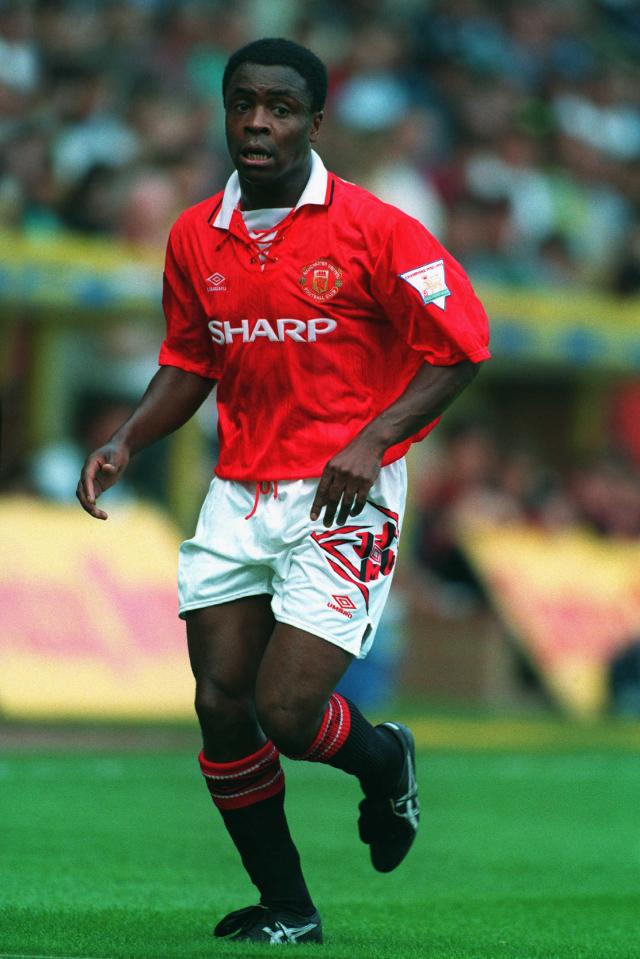 Paul Parker running in a Manchester United FC uniform.