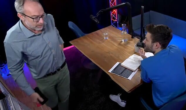 Wikipedia co-founder Jimmy Wales walked out of an interview before it even started with German journalist Tilo Jung