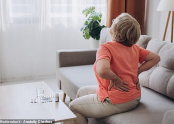 It can feel like there is no hope in sight when you are suffering from chronic pain, but recent studies suggest simple lifestyle habits could provide some relief