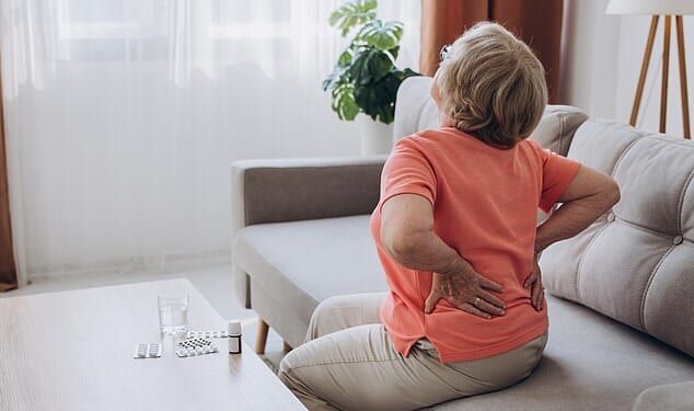 It can feel like there is no hope in sight when you are suffering from chronic pain, but recent studies suggest simple lifestyle habits could provide some relief