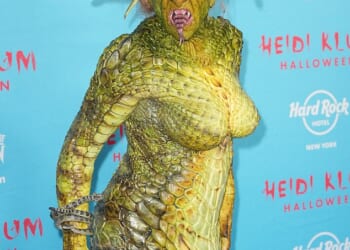 Heidi Klum , the queen of the Halloween costumes, has finally revealed her latest transformation after weeks of bated breath from the public - Medusa