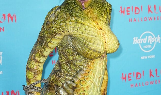 Heidi Klum , the queen of the Halloween costumes, has finally revealed her latest transformation after weeks of bated breath from the public - Medusa