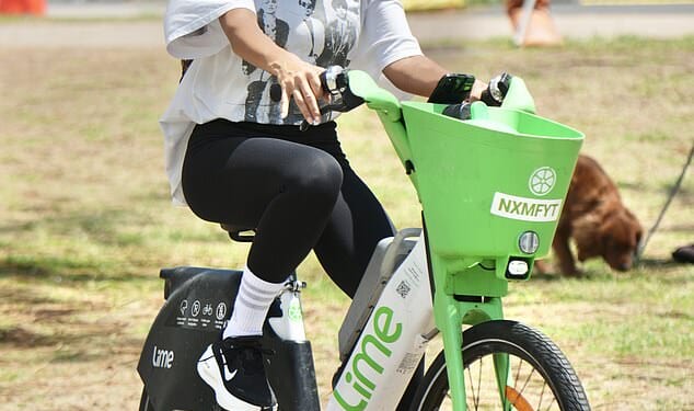 Jessica Alba (pictured) enjoyed some relaxing downtime on the Gold Coast on Saturday